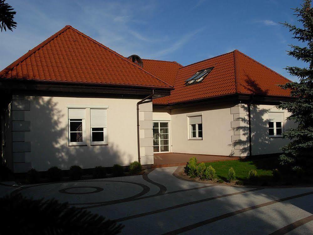 Villa Hof Luboń Exterior foto